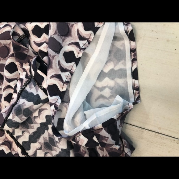 OLIVE & OAK AVA Wrap Print Romper - Picture 6 of 8